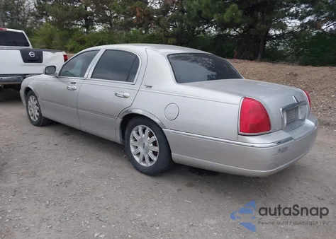 2009 Lincoln Town Car Signature Limited из США, поврежденный, VIN 2LNHM82V39X633665
